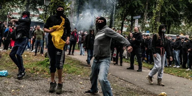 Arrests after far-right protesters attack police in The Hague