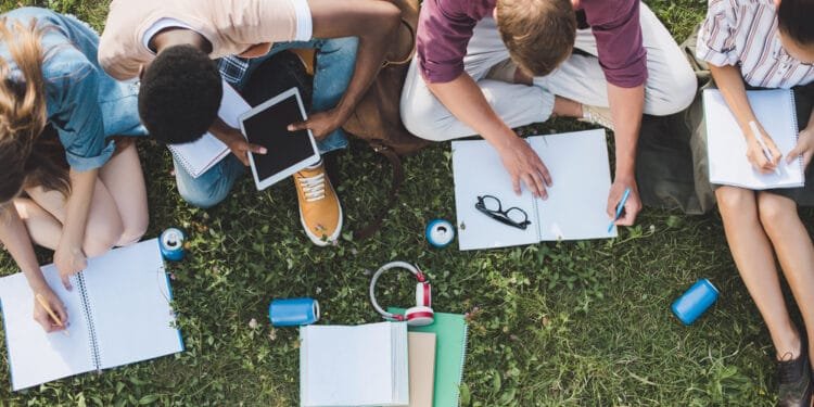 More Dutch students studying abroad, Spain most popular choice