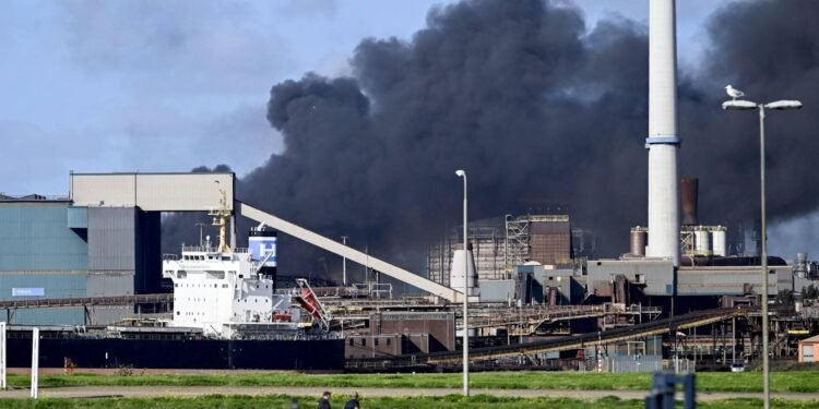Zeer grote brand op het terrein van Tata Steel