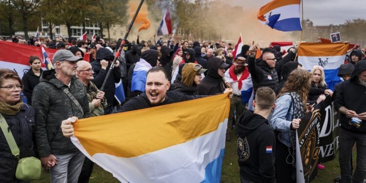 “Facade politics” is making far-right ideas acceptable: AIVD