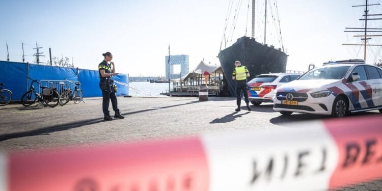 Doodgeschoten persoon Amsterdam is medewerker gevangenis Zaanstad