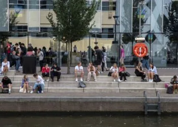 Amsterdam top destination for young people leaving home