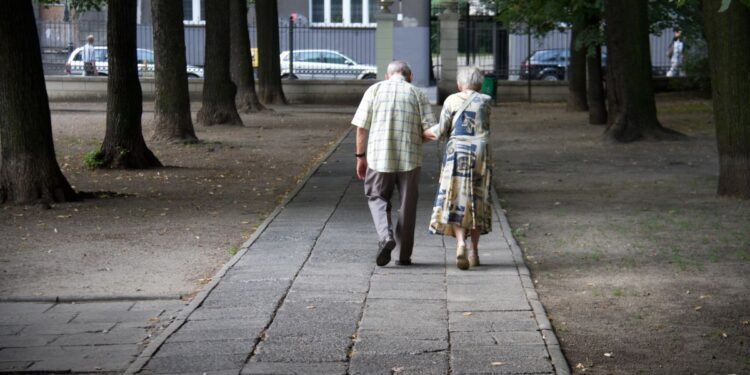 More people dying from falls, 21 a day on average: CBS