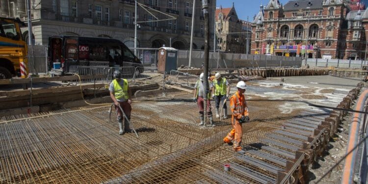 Amsterdam wants simpler rules to get asylum seekers working