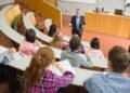 Amsterdam university bans laptops and mobiles from lecture hall