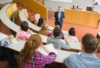 Amsterdam university bans laptops and mobiles from lecture hall