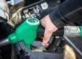 Nederlanders tanken massaal over de grens en rekenen daar 1,5 miljard euro af