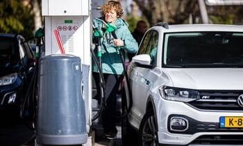 Prijzen aan Nederlandse pomp stijgen door duurdere olie