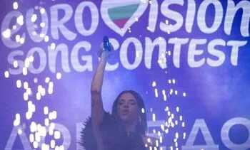Nederland doet toch mee aan Eurovisie Songfestival, ‘voor de kerst’ is artiest bekend