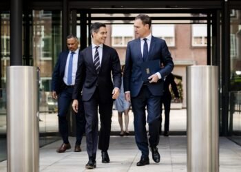 Cabinet agrees 11th-hour budget deal without opposition support