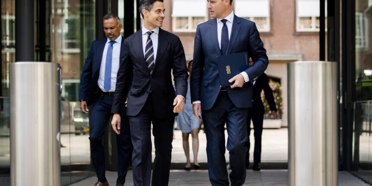 Cabinet agrees 11th-hour budget deal without opposition support