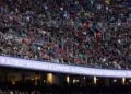 UEFA straft Feyenoord voor racisme en bekergooien bij Barcelona