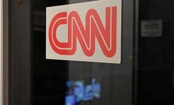 Trump moet media van rechter weer toelaten tot Witte Huis