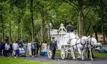 Honderden nemen in Rotterdam afscheid van Alfredo Goeloe