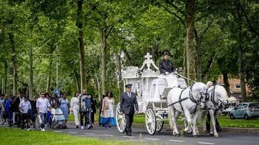 Honderden nemen in Rotterdam afscheid van Alfredo Goeloe