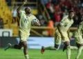 Invallers helpen Curaçao aan miraculeuze zege bij Costa Rica: 3-4