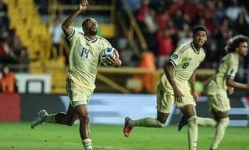 Invallers helpen Curaçao aan miraculeuze zege bij Costa Rica: 3-4