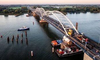 ‘opmerkelijk lange files’ vrijdag om afgesloten Merwedebrug
