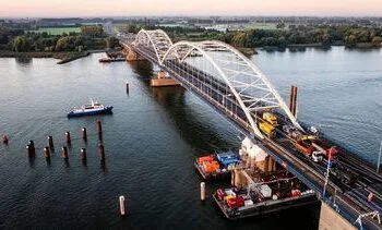 ‘opmerkelijk lange files’ vrijdag om afgesloten Merwedebrug