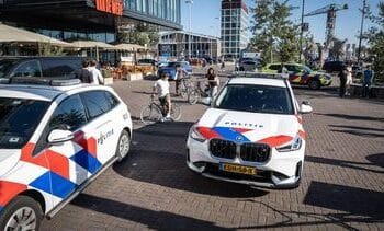 Neergeschoten persoon op terras Amsterdam-Noord overleden