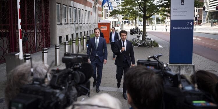 Opposition parties Pro and Volt team up to force budget deal