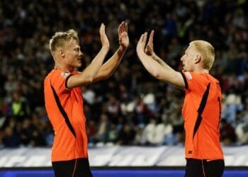 Meerdink double gives Xavi first win as Oranje coach in Belgrade