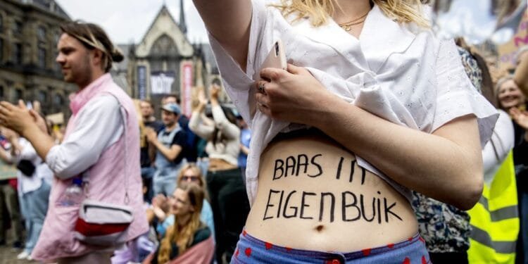 Pro tables bill to remove abortion from Dutch criminal code