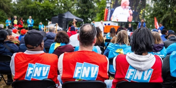 Nationwide 24-hour transport strike to go ahead as unions rally