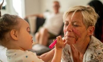 1 op de 3 Nederlandse ouders vindt bemoeienis van opa en oma niet prettig