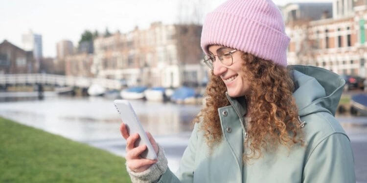 Phone subscriptions for internationals: What you need to know