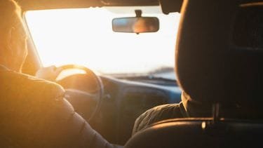 Rijinstructeur waarschuwt voor bekende 10-voor-2-houding: ‘Kan zware verwondingen veroorzaken’