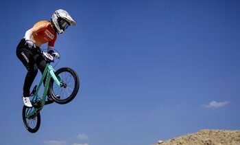 BMX’ster Laura Smulders wint wereldbekerwedstrijd in China