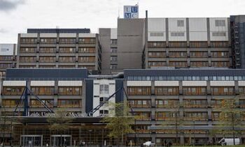 Met ebola besmette AzG-medewerker naar Nederland voor behandeling