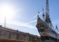 Replica VOC-schip Batavia is vanuit Amsterdam terug in Lelystad