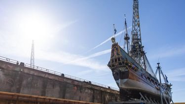 Replica VOC-schip Batavia is vanuit Amsterdam terug in Lelystad