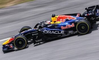 Verstappen verovert op Sepang eerste poleposition van dit jaar